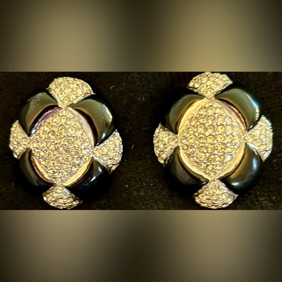 Jewelry - CINER Vintage Clip Earrings